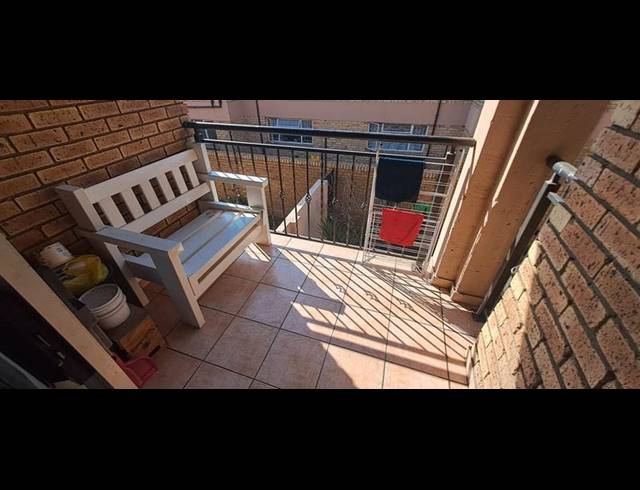 2 BEDROOM TOWNHOUSE FOR SALE IN BOKSBURG NORTH